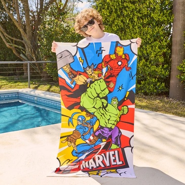 Toallon de Microfibra Con Bolso Avengers Piñata