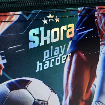 Lunchera Apertura Superior Play Futbol Piernas  - Skora