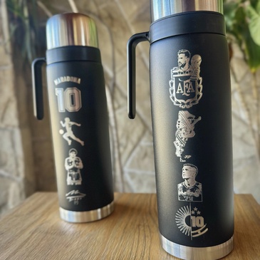 Termo Media Manija Grabado Futbol 1000ML - Tribu Matera